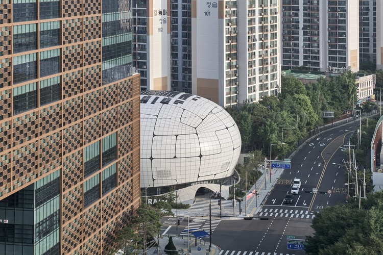 Seoul Robot & AI Museum / Melike Altınışık Architects - Image 5 of 19