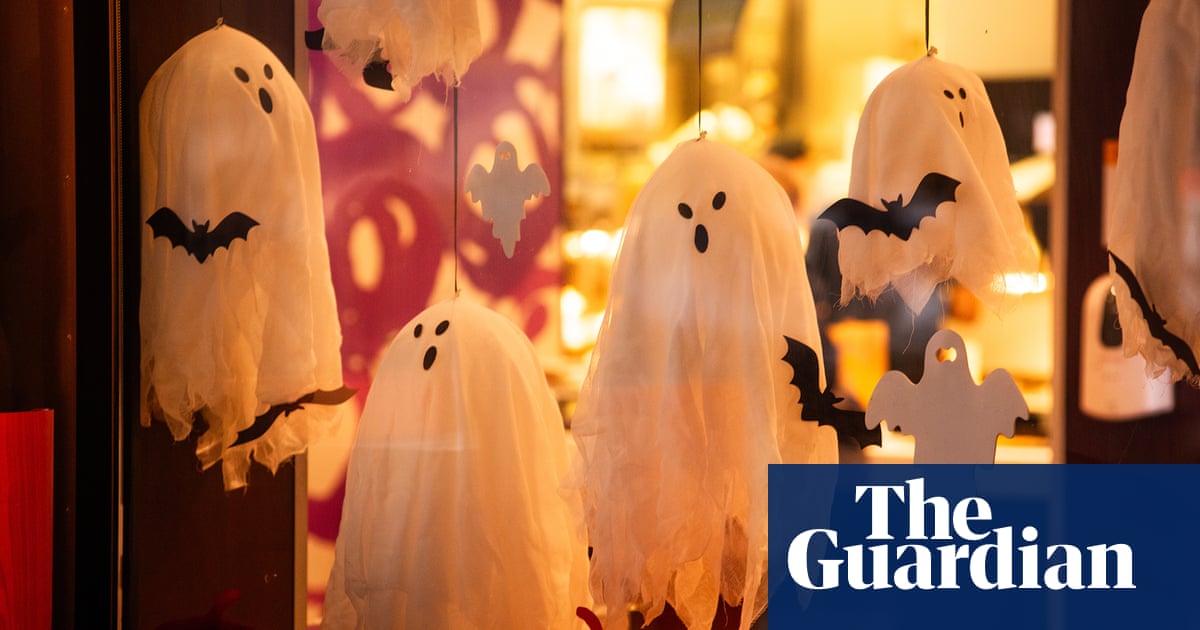 Yarn, faceless mannequins and spooky lights: five budget Halloween decoration ideas that won't cost the earth | Halloween