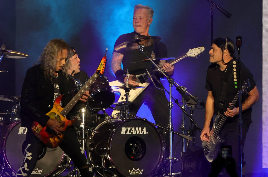 Metallica Crowd detects seismic activity during Virginia Show